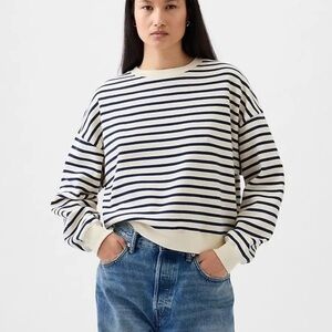 EUC GAP Striped Crewneck Sweatshirt - L